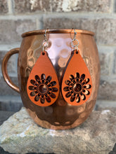 Load image into Gallery viewer, Wooden Flower Earrings
